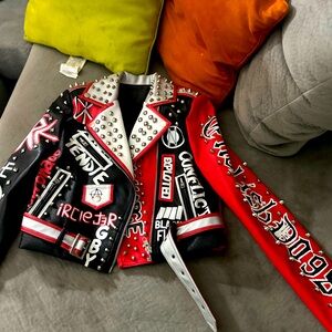 Women’s jackets, small and large but both fit kinda snugg